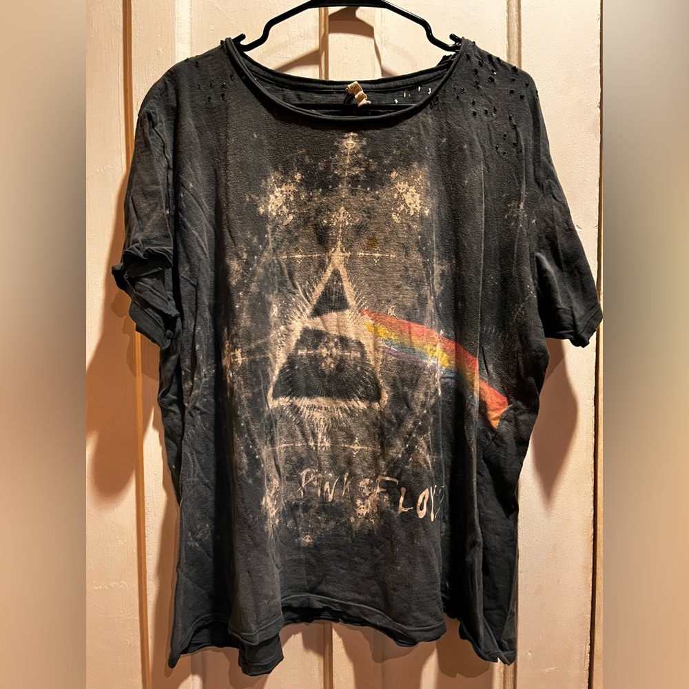 Vtg Magnolia Pearl Pink Floyd Dark Side of the Moon top.